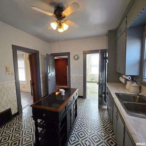 $76,900 | 1910 West Howett Street, Peoria, IL 61605