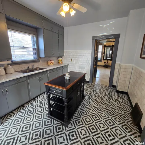 $76,900 | 1910 West Howett Street, Peoria, IL 61605