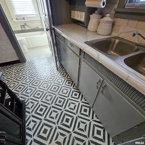 $76,900 | 1910 West Howett Street, Peoria, IL 61605