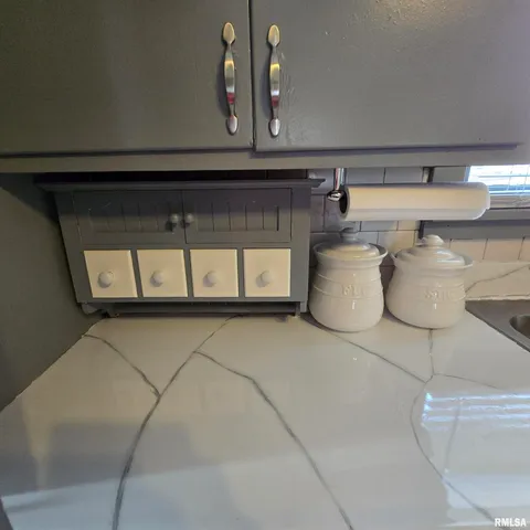 $76,900 | 1910 West Howett Street, Peoria, IL 61605