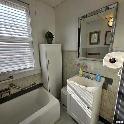 $76,900 | 1910 West Howett Street, Peoria, IL 61605