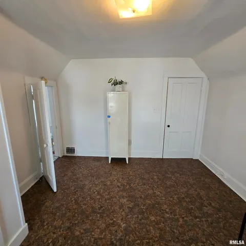 $76,900 | 1910 West Howett Street, Peoria, IL 61605