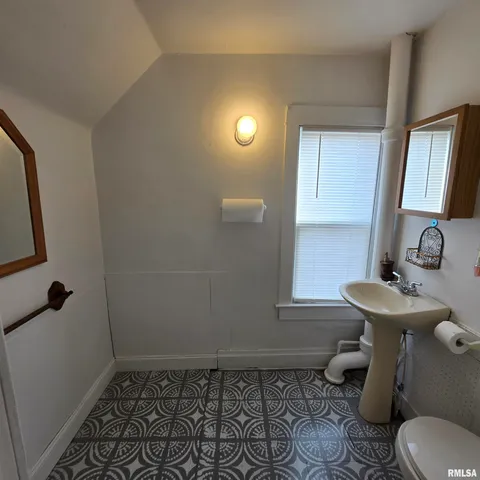 $76,900 | 1910 West Howett Street, Peoria, IL 61605