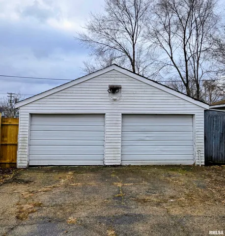 $76,900 | 1910 West Howett Street, Peoria, IL 61605