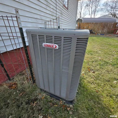 $76,900 | 1910 West Howett Street, Peoria, IL 61605