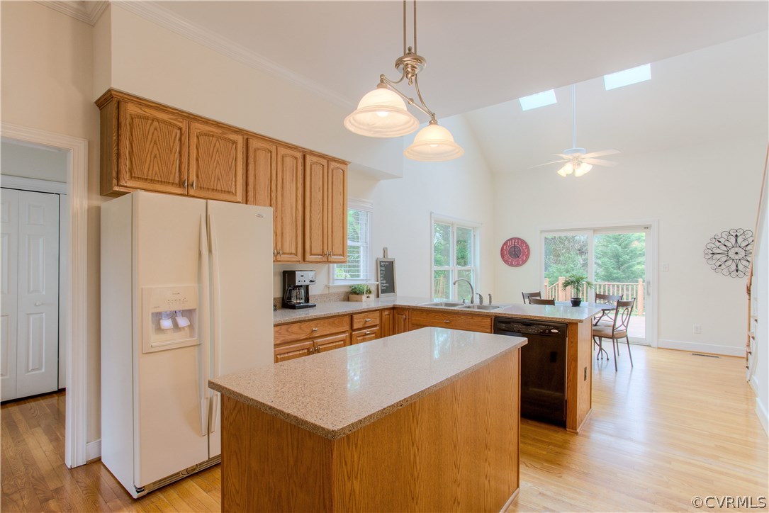 205 Arrowview Court Henrico, VA 23229 - Photo 12 of 38 Kitchen with eat in area
