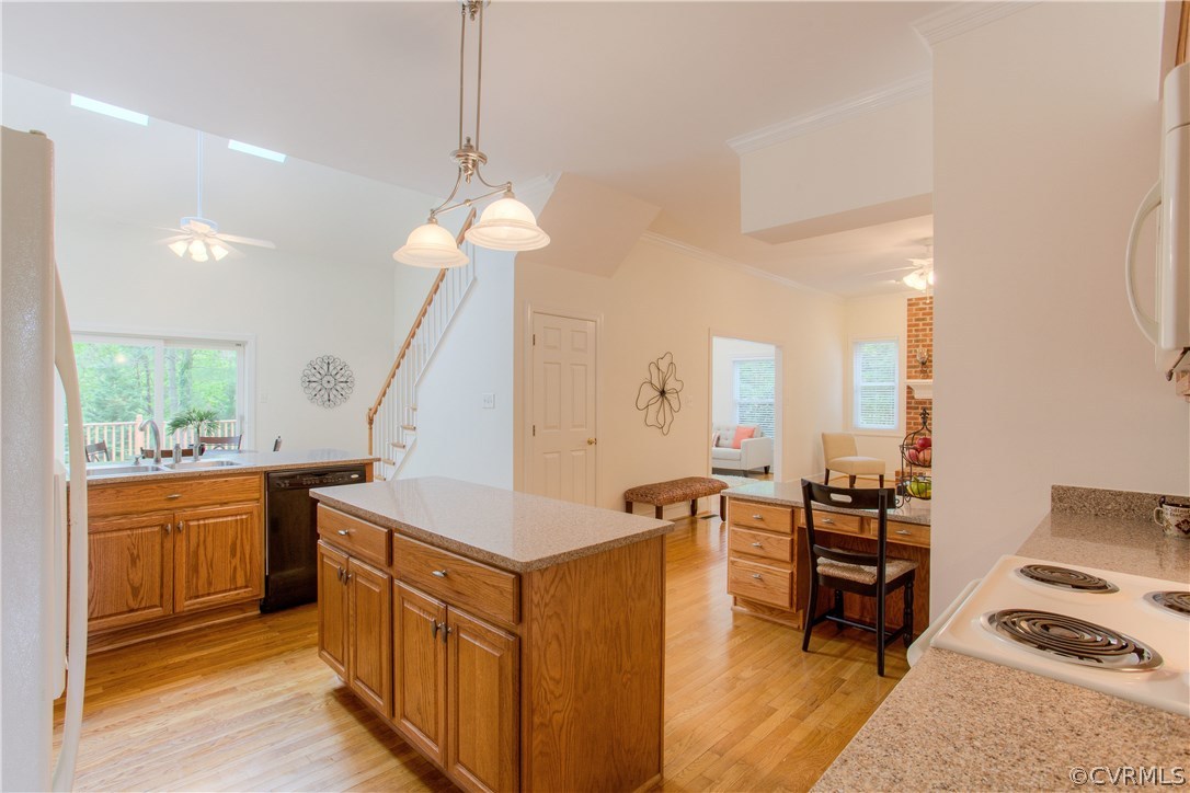 205 Arrowview Court Henrico, VA 23229 - Photo 9 of 38 Kitchen with Hardwood Floors