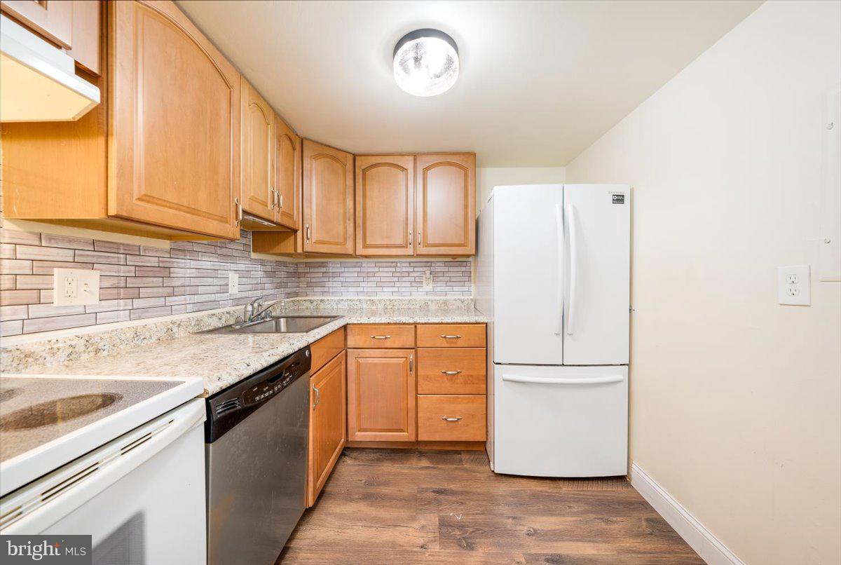 17807 Buehler Road, Unit 2A1 Olney, MD 20832 - Photo 15 of 31 Kitchen