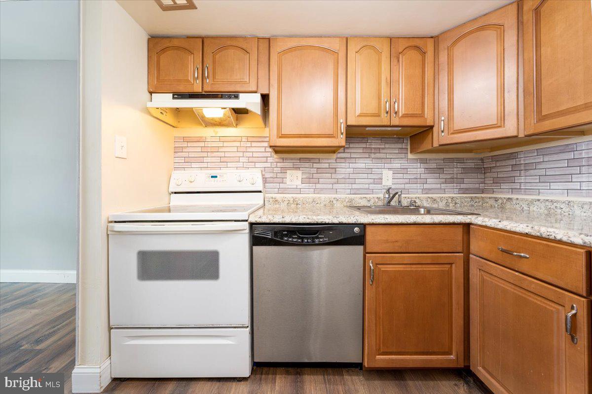 17807 Buehler Road, Unit 2A1 Olney, MD 20832 - Photo 16 of 31 Kitchen