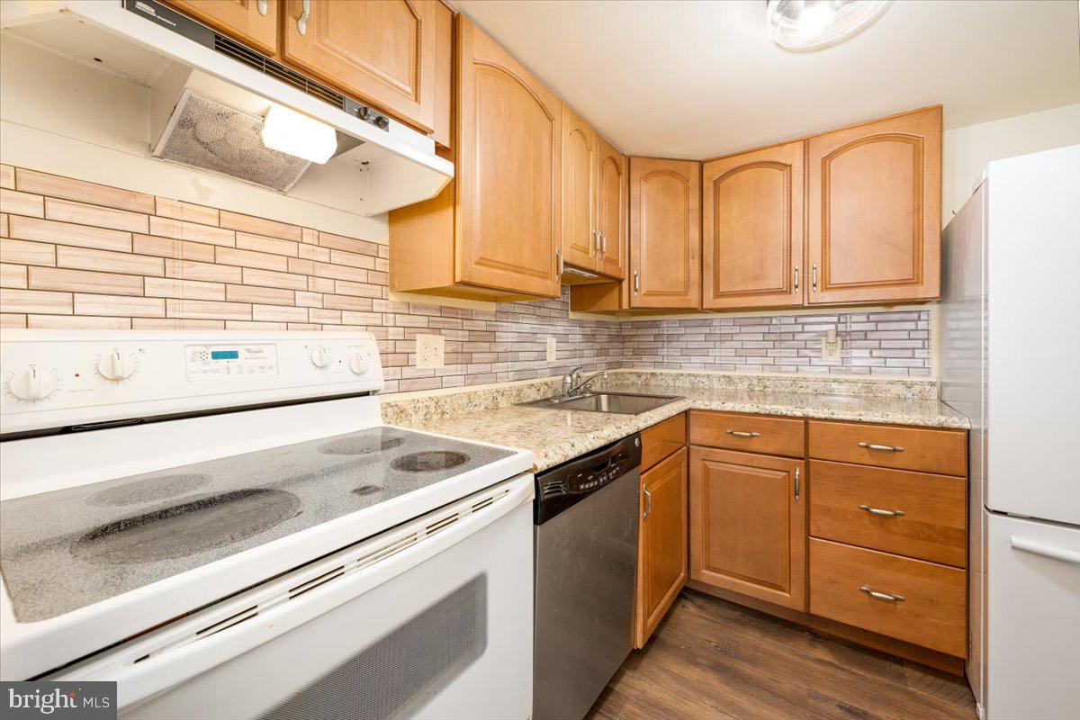 17807 Buehler Road, Unit 2A1 Olney, MD 20832 - Photo 17 of 31 Kitchen
