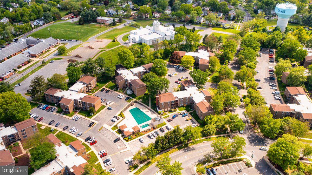 17807 Buehler Road, Unit 2A1 Olney, MD 20832 - Photo 30 of 31 Pool View