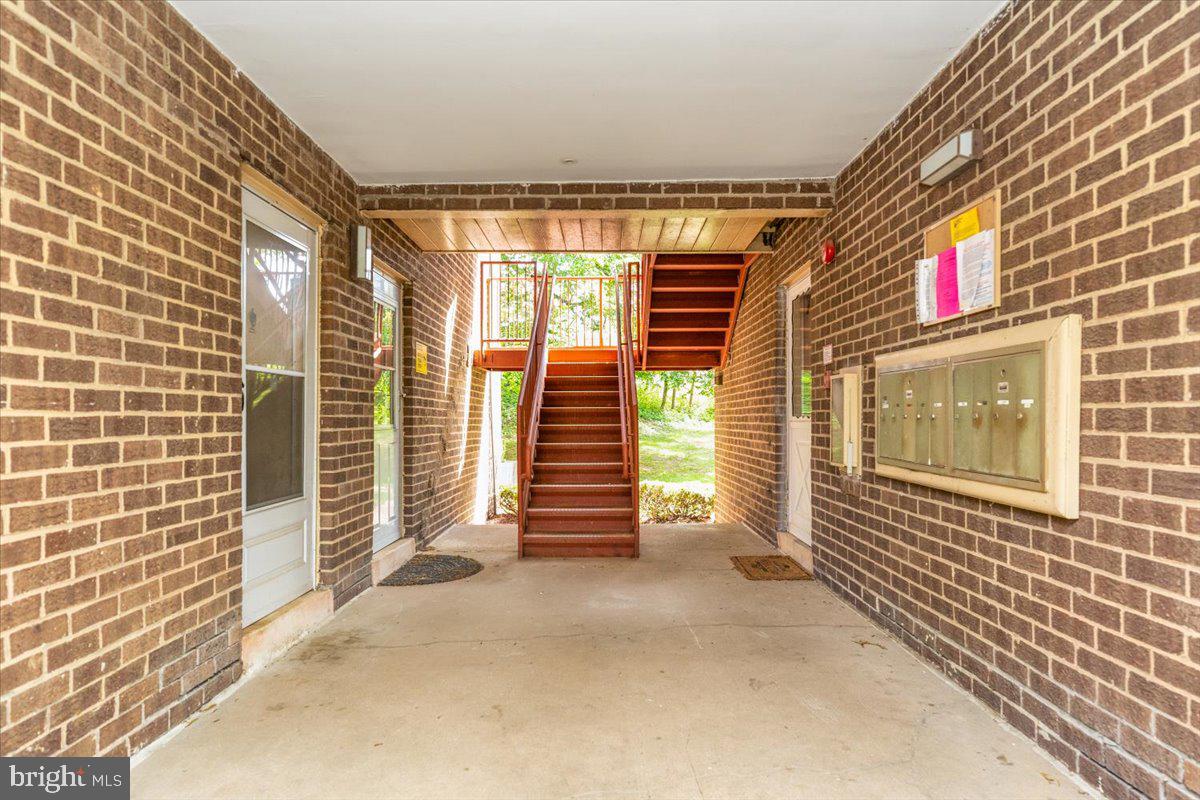 17807 Buehler Road, Unit 2A1 Olney, MD 20832 - Photo 5 of 31 Stairwell