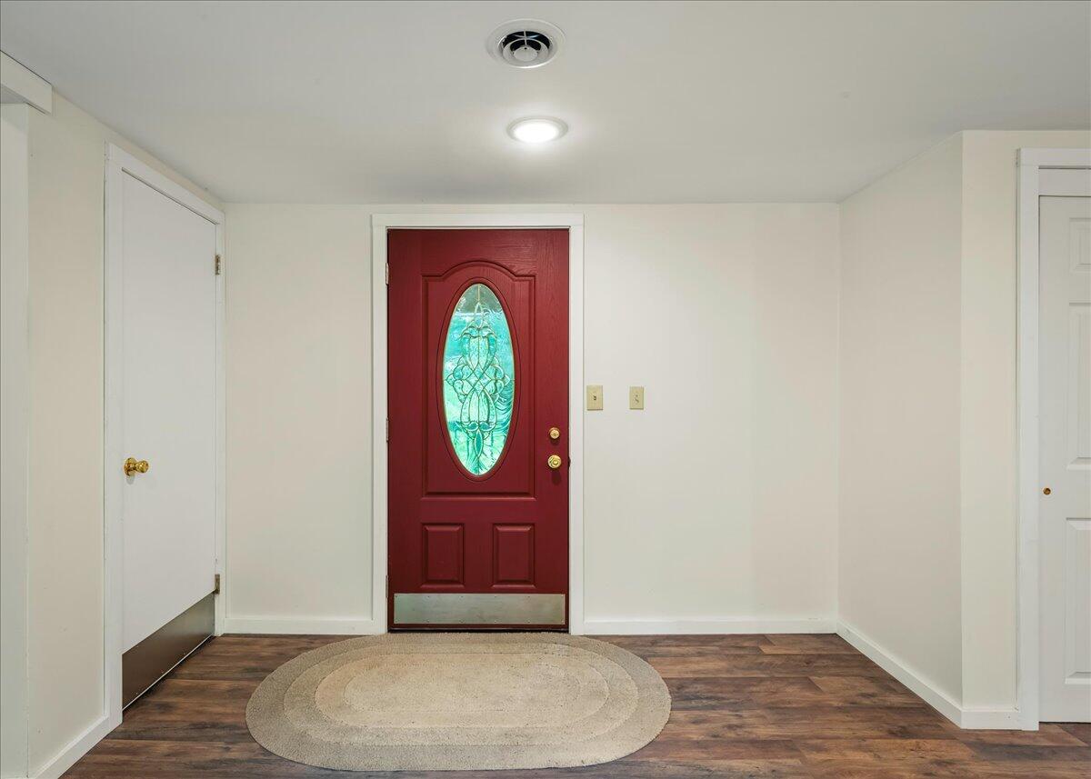 212 Rown Road East Stroudsburg, PA 18302 - Photo 6 of 27 10-HomeView_Media-212_R_Own_Rd.-#10