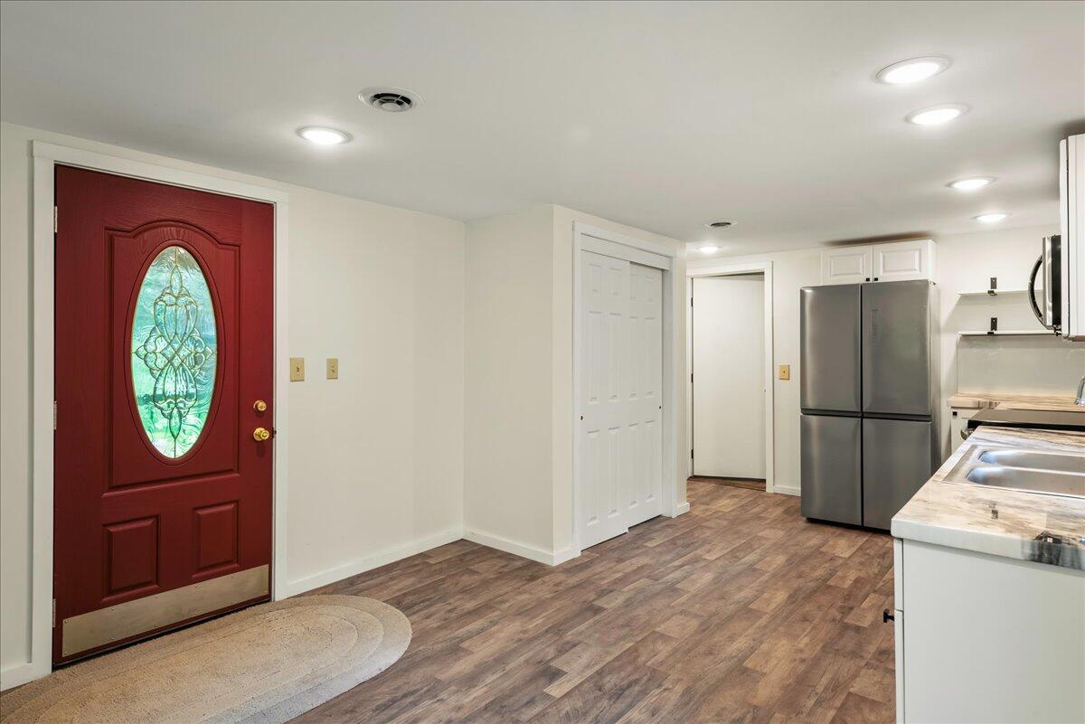 212 Rown Road East Stroudsburg, PA 18302 - Photo 7 of 27 11-HomeView_Media-212_R_Own_Rd.-#11