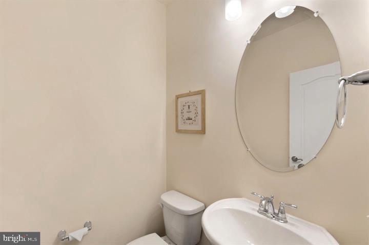 46077 Hall Road Sterling, VA 20166 - Photo 16 of 38