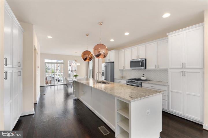 46077 Hall Road Sterling, VA 20166 - Photo 3 of 38