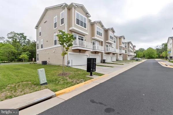 $3,300 | 46077 Hall Road, Sterling, VA 20166