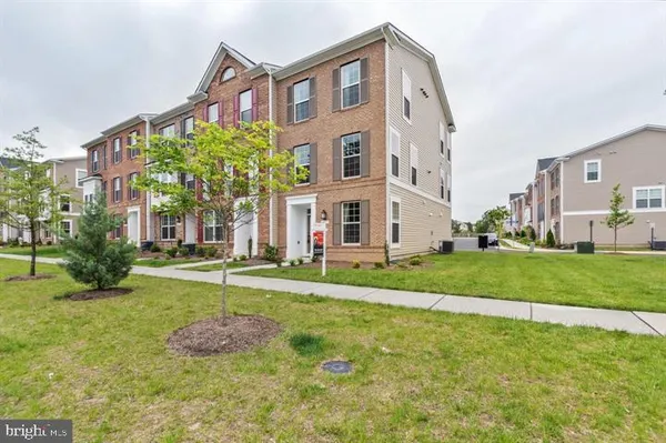 $3,300 | 46077 Hall Road, Sterling, VA 20166