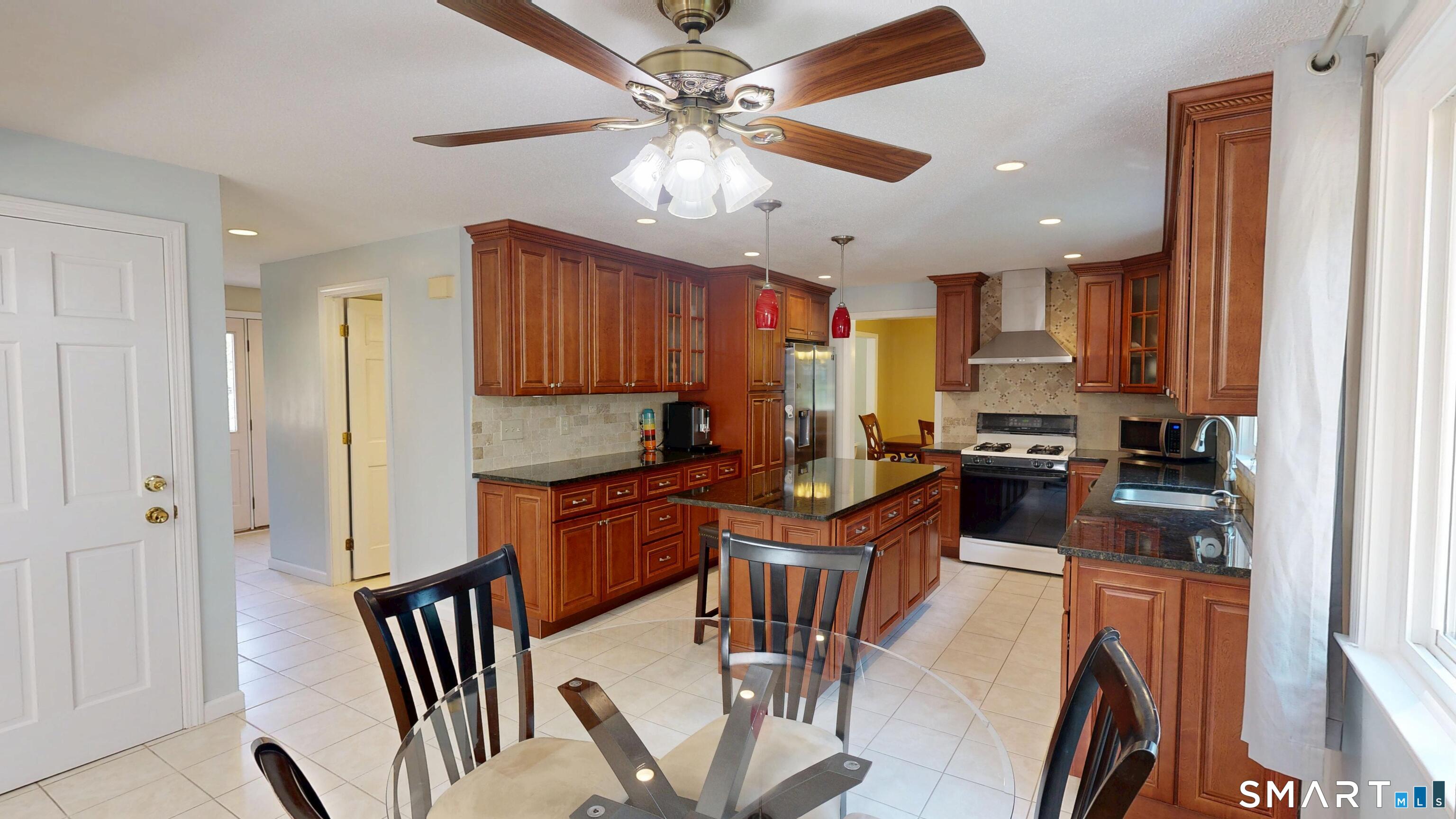 7 Deepwood Road Farmington, CT 06032 - Photo 11 of 40 Gallery Image 11