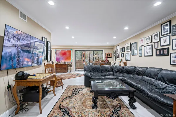 $1,199,000 | 38 Maple Court, Jericho, NY 11753