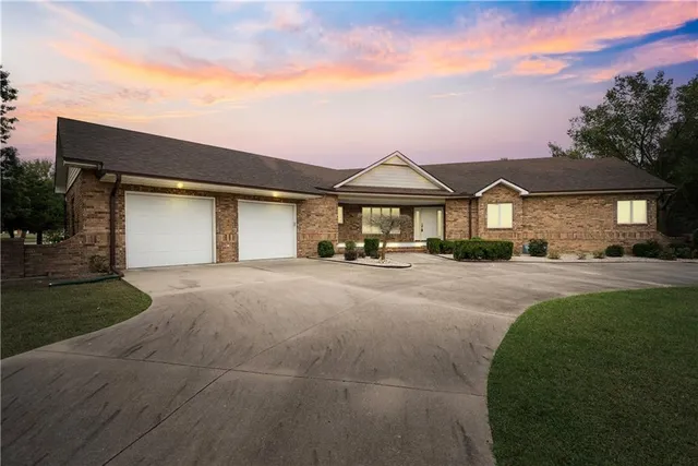 $400,000 | 707 Quail Creek Road, Parsons, KS 67357