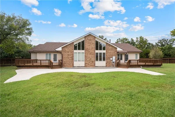 $400,000 | 707 Quail Creek Road, Parsons, KS 67357