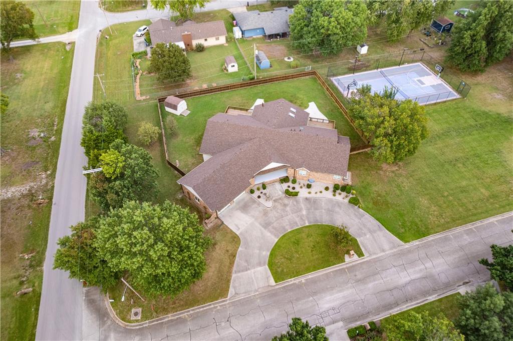 707 Quail Creek Road Parsons, KS 67357 - Photo 4 of 97