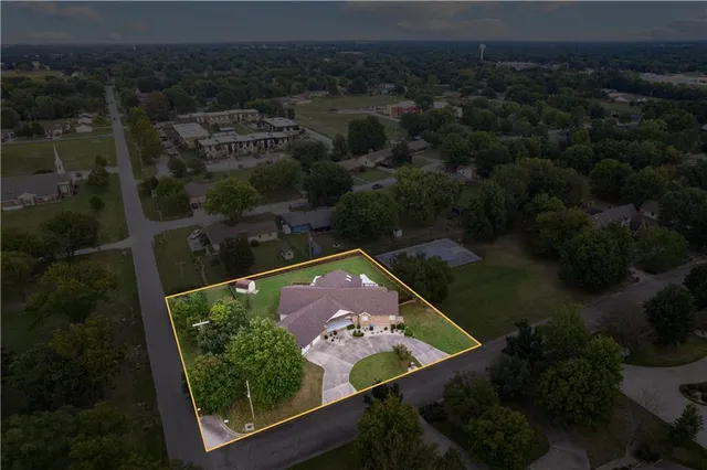 $400,000 | 707 Quail Creek Road, Parsons, KS 67357