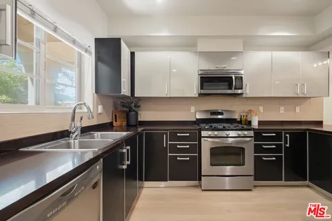 $1,099,000 | 1744 Granville Avenue, Unit 105, Los Angeles, CA 90025
