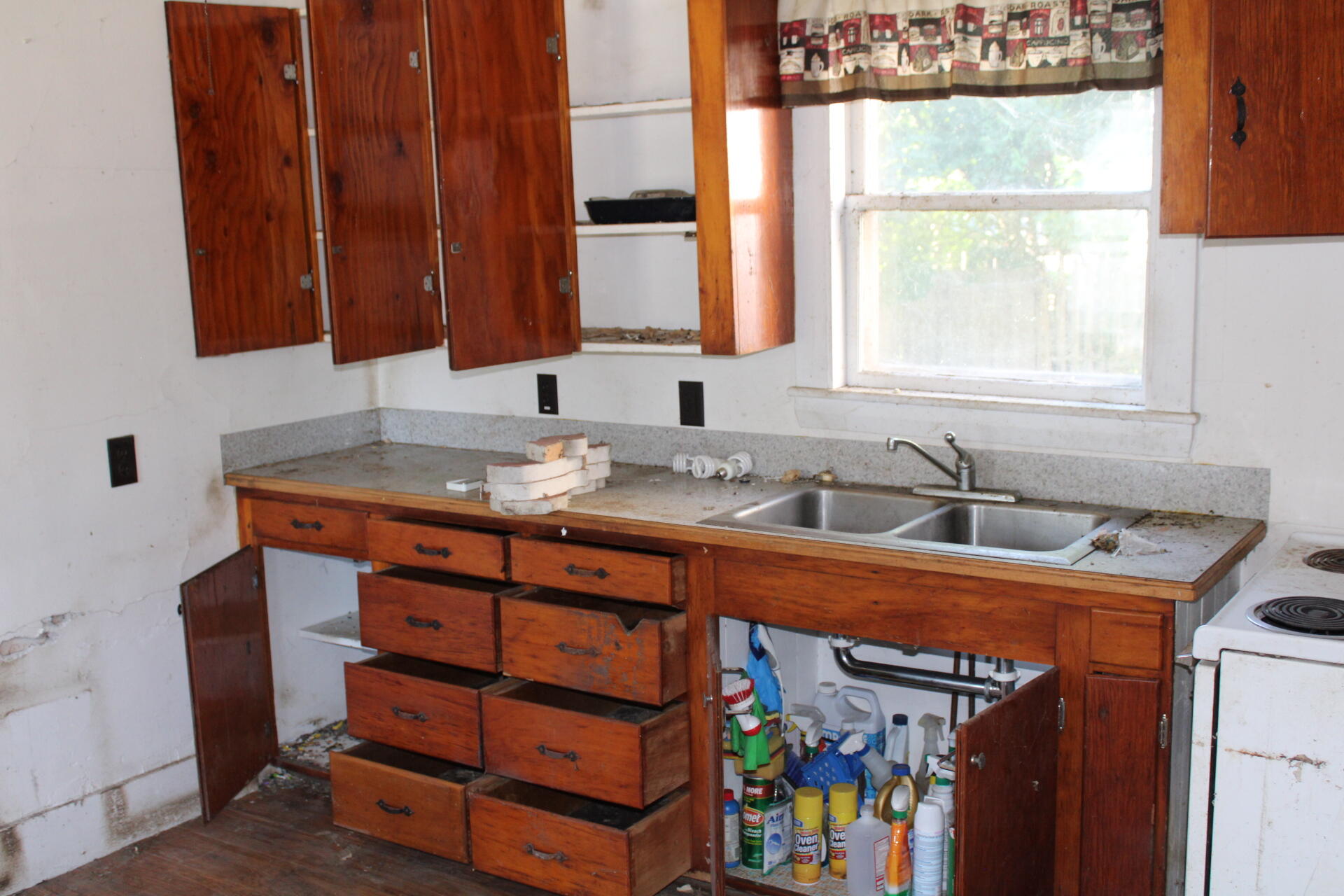 12 Jones Street Madison, ME 04950 - Photo 3 of 15 IMG_4857