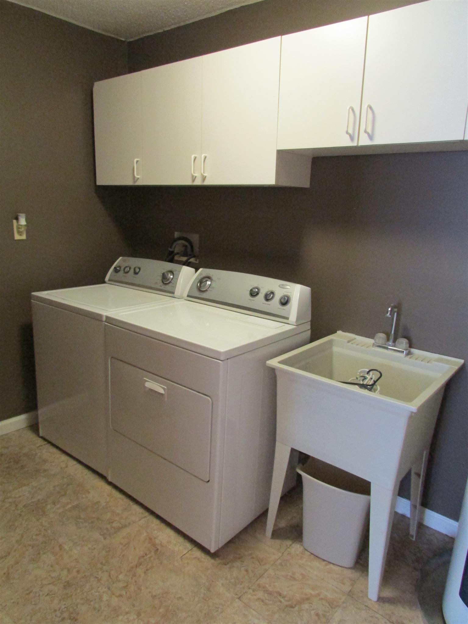 1550 Center Star Road Columbia, TN 38401 - Photo 26 of 30 a utility room with dryer and washer
