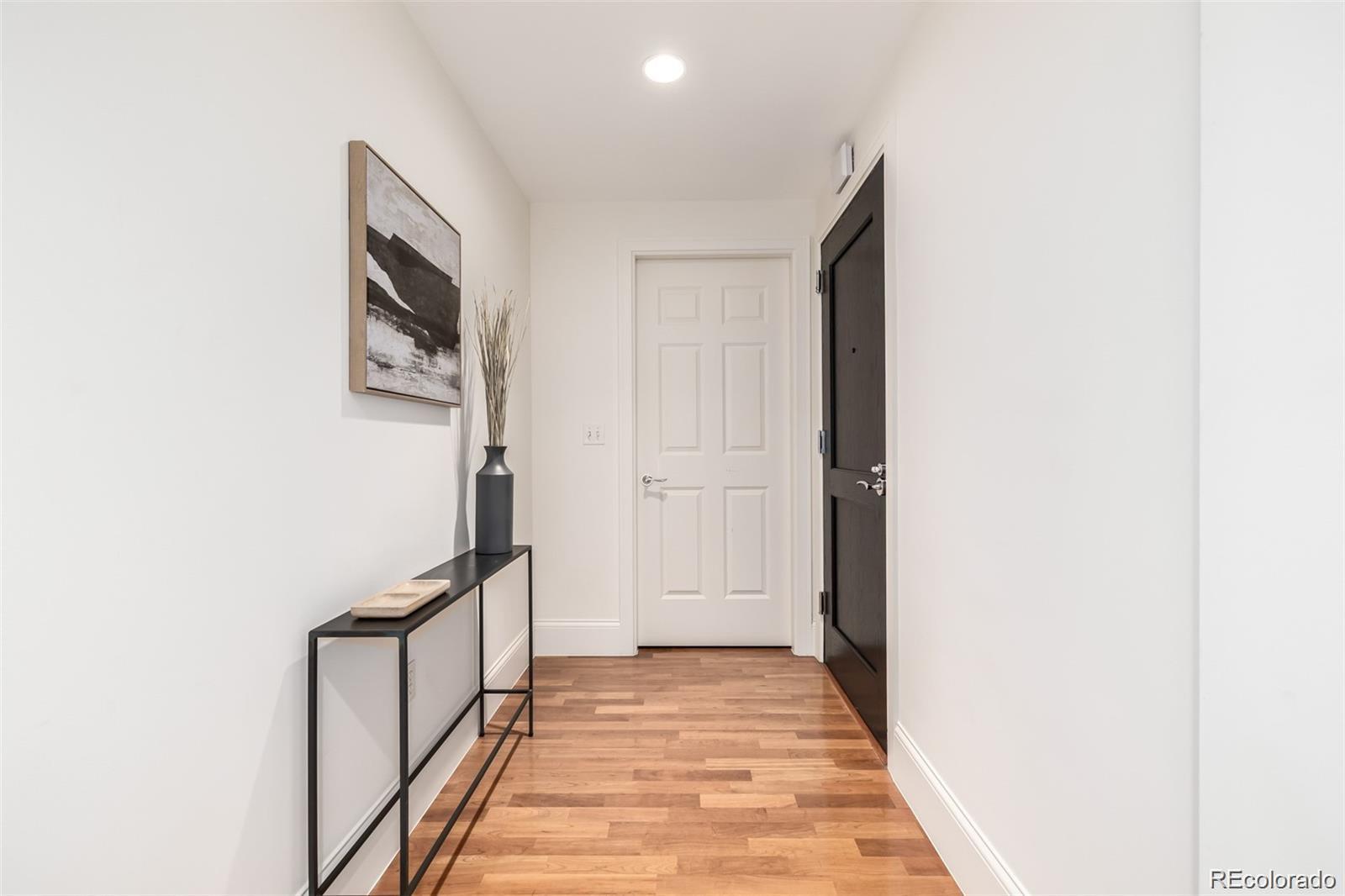 1560 Blake Street, Unit 810 Denver, CO 80202 - Photo 7 of 48 a view of a hallway