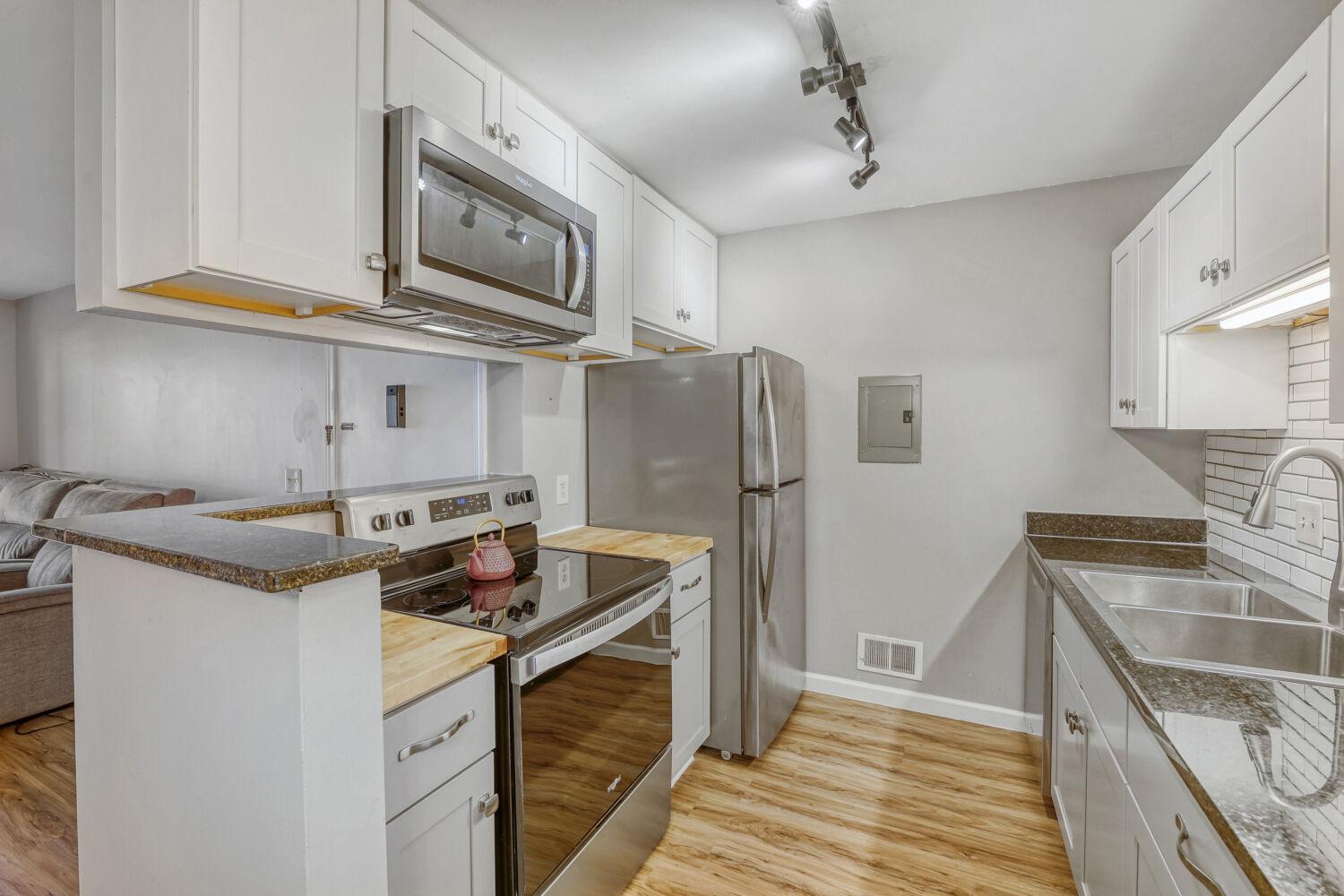 1713 Fulham Street, Unit F St. Paul, MN 55113 - Photo 7 of 28