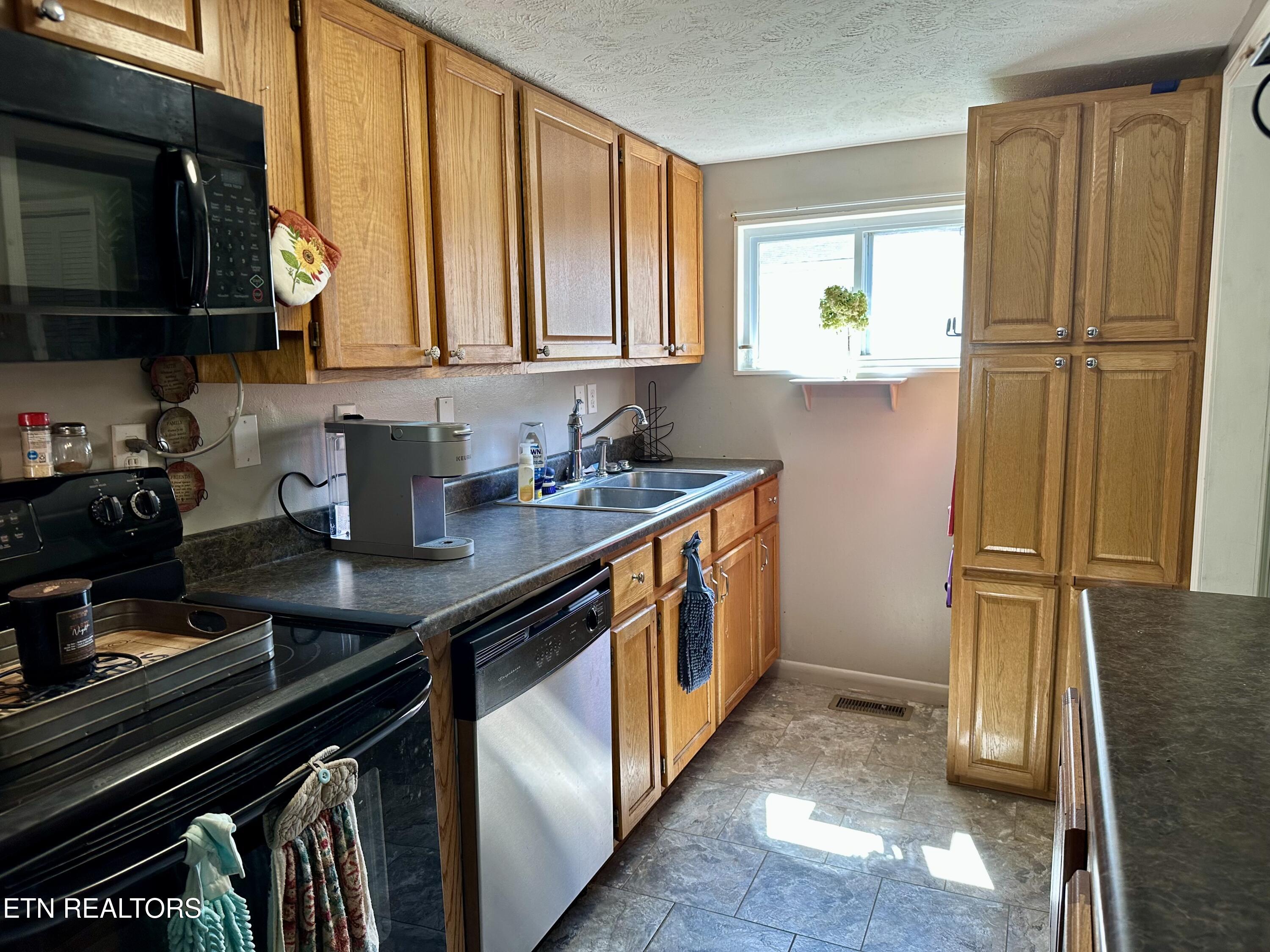 505 Cherokee Avenue Clinton, TN 37716 - Photo 24 of 32 IMG_7139