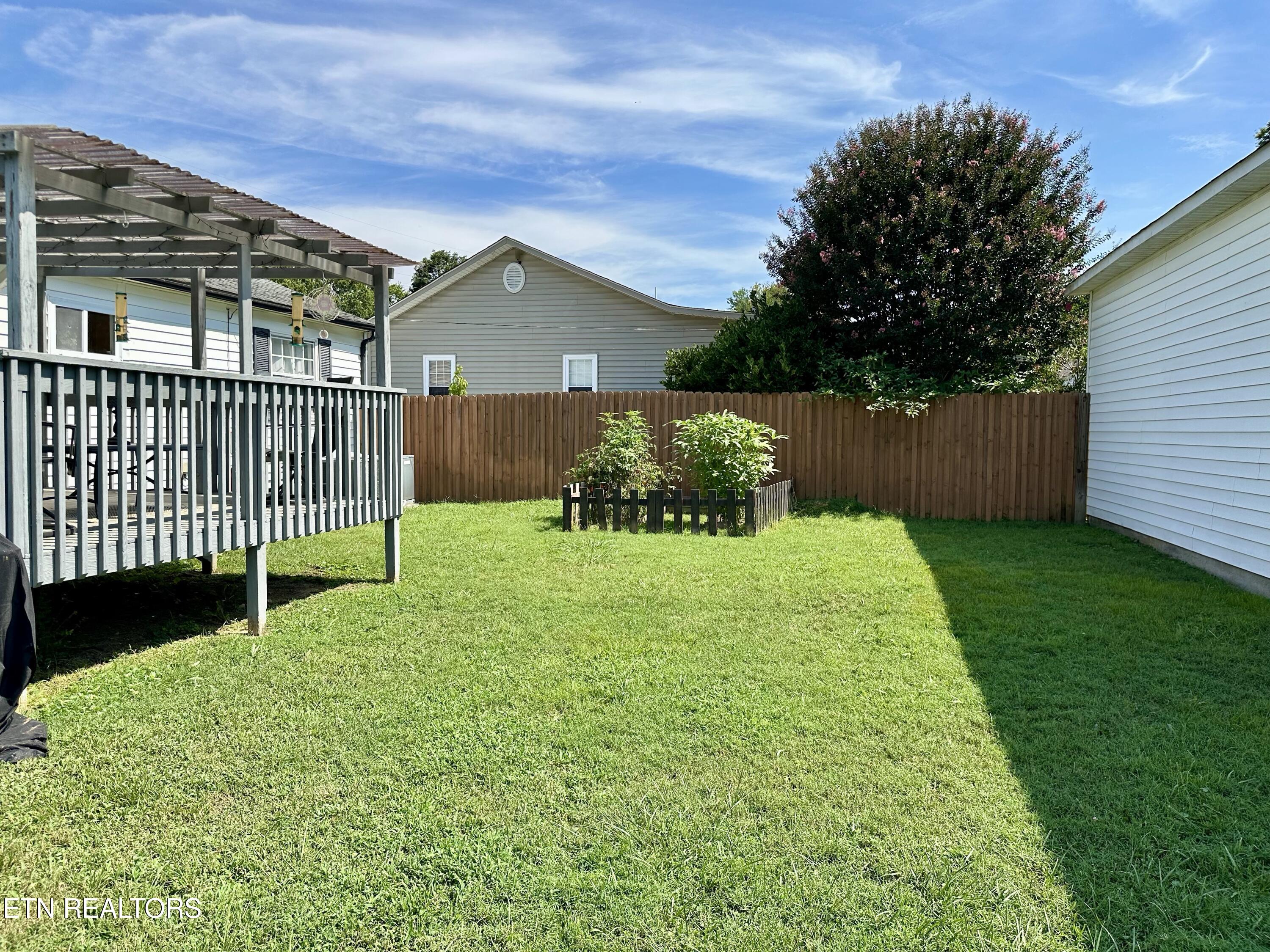 505 Cherokee Avenue Clinton, TN 37716 - Photo 4 of 32 IMG_7162