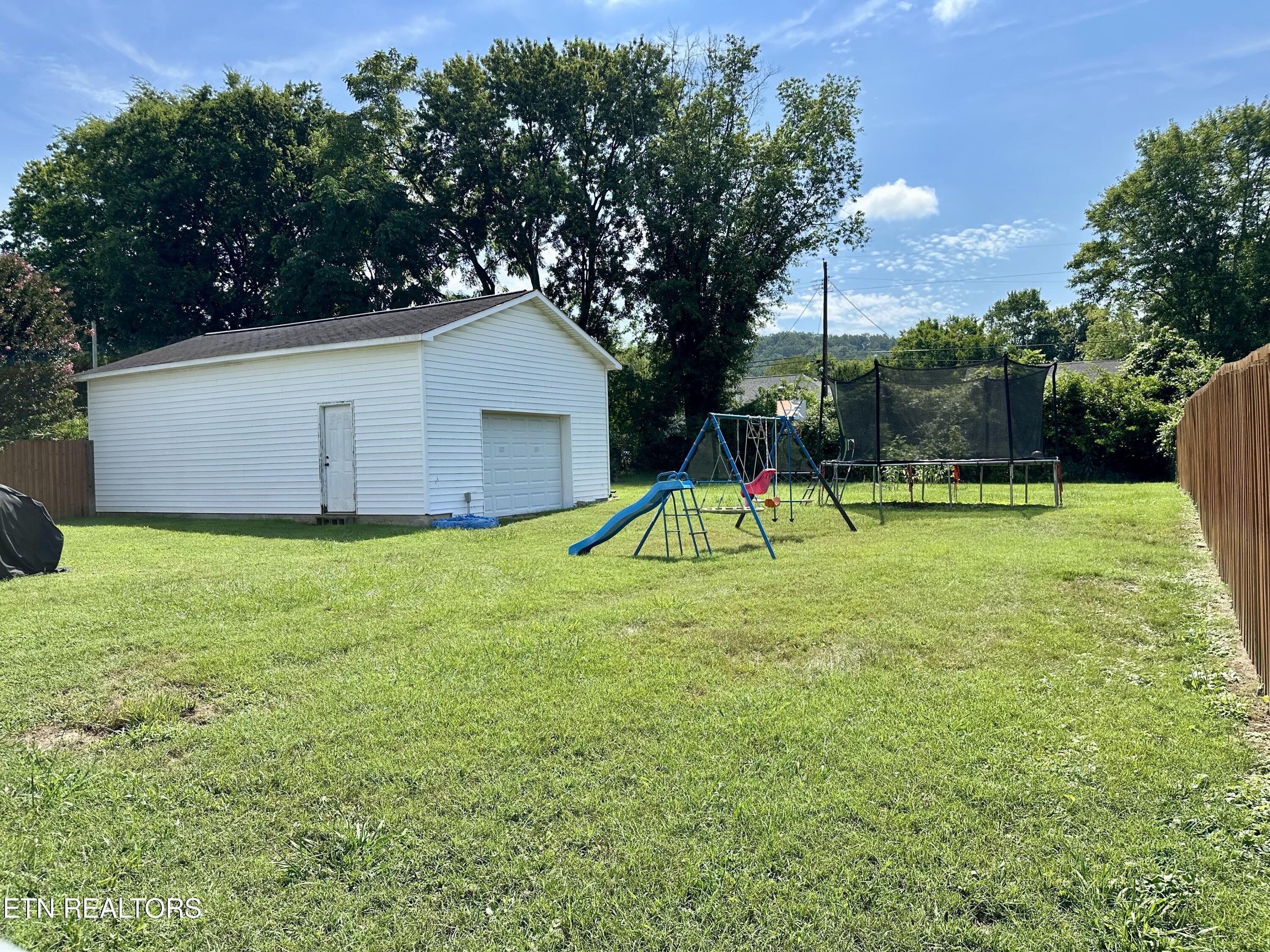 505 Cherokee Avenue Clinton, TN 37716 - Photo 5 of 32 IMG_7154