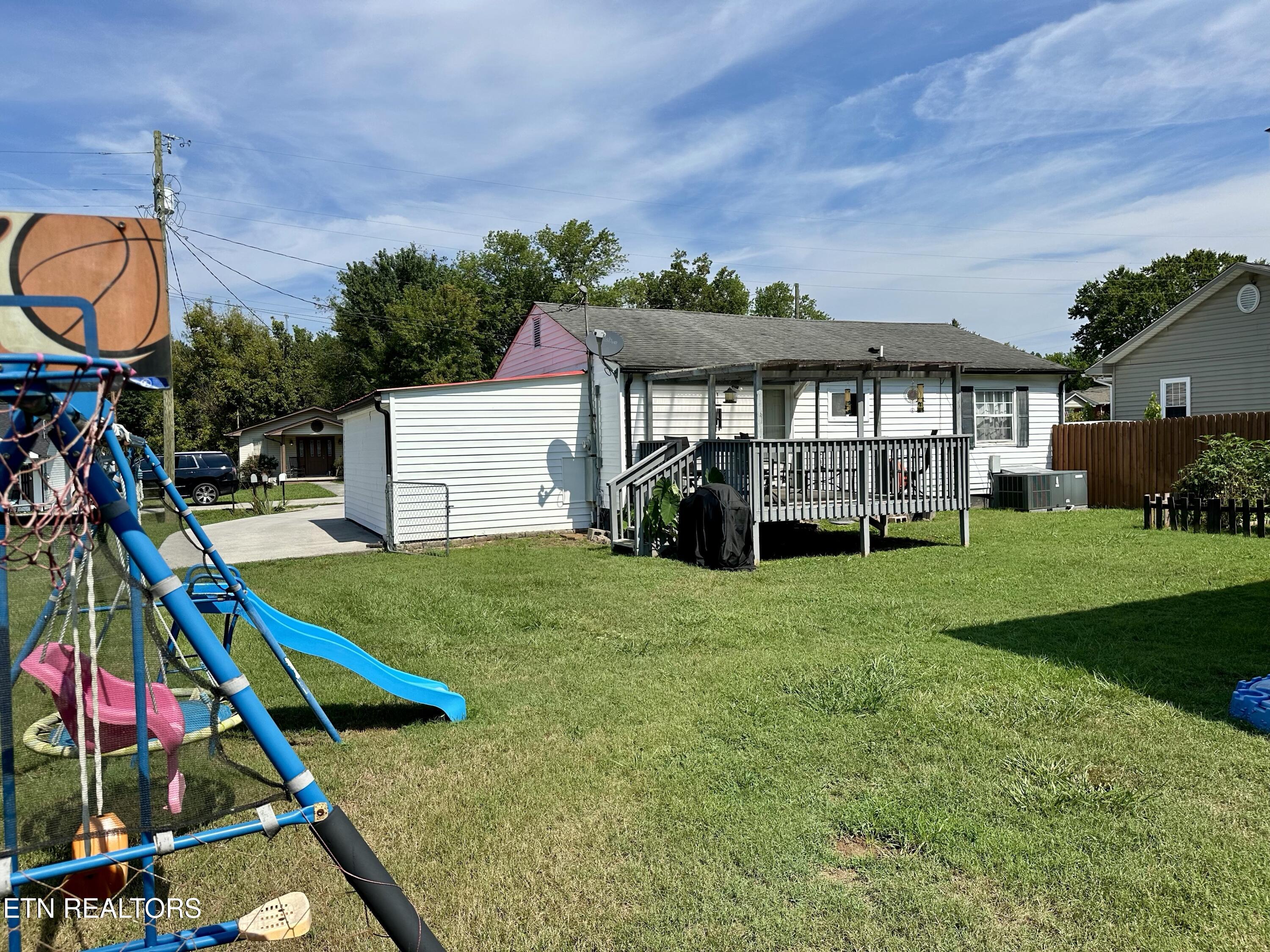 505 Cherokee Avenue Clinton, TN 37716 - Photo 8 of 32 IMG_7158