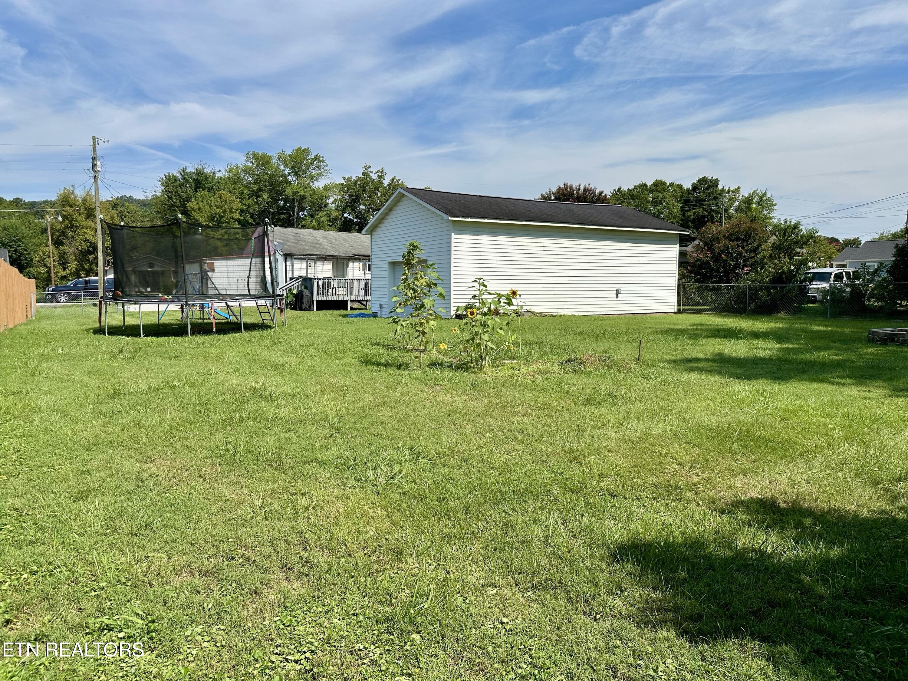 505 Cherokee Avenue Clinton, TN 37716 - Photo 9 of 32 IMG_7161