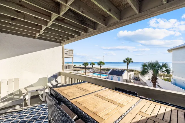 a picture of a lake view