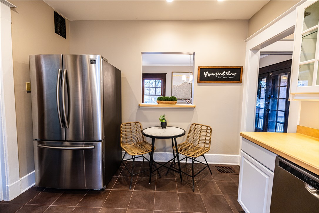 332 Mt Vernon Avenue Rochester, NY 14620 - Photo 12 of 38