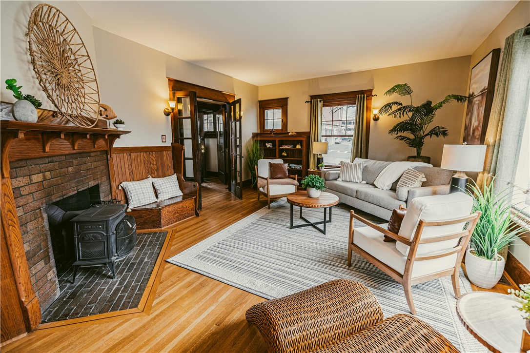 332 Mt Vernon Avenue Rochester, NY 14620 - Photo 4 of 38