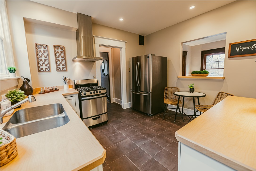 332 Mt Vernon Avenue Rochester, NY 14620 - Photo 10 of 38