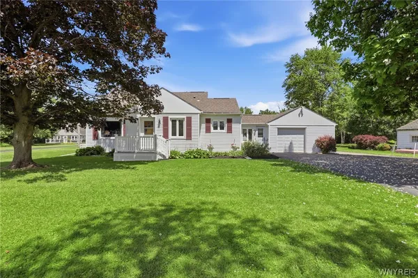 $289,900 | 6158 Broadway, Lancaster, NY 14086