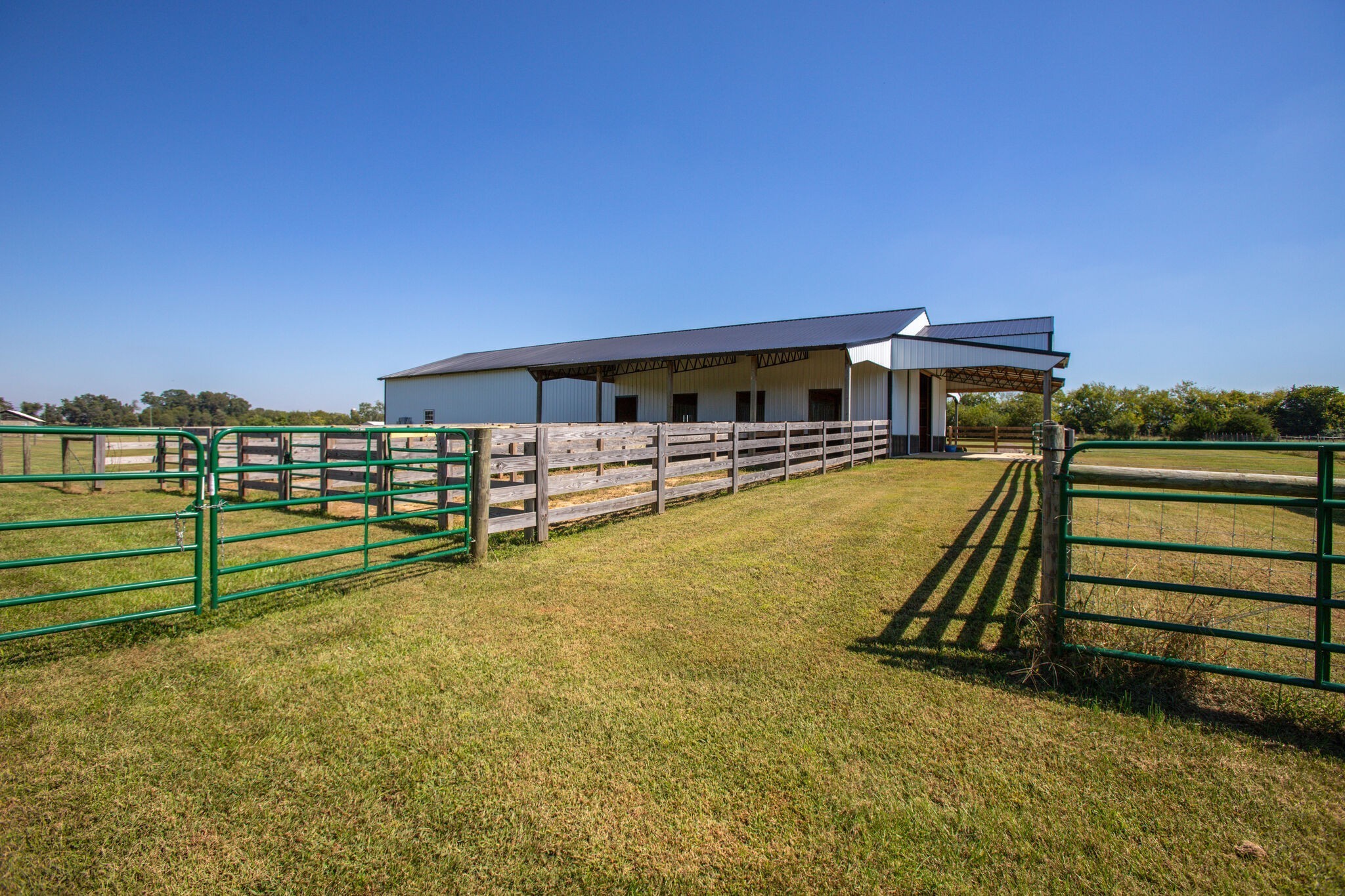 103 Heath Branch Road Chapel Hill, TN 37034 - Photo 31 of 49 a view of a swimming pool with an outdoor seating and a yard