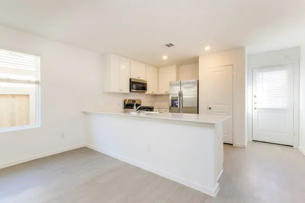 $1,555 | 1536 Sunset Ridge Drive, Conroe, TX 77306