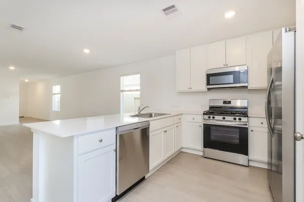 $1,555 | 1536 Sunset Ridge Drive, Conroe, TX 77306