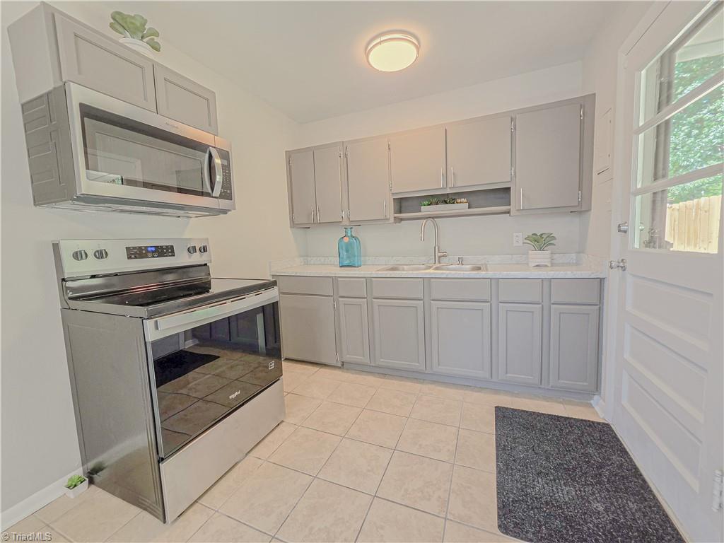 1012 Meadowbrook Boulevard High Point, NC 27260 - Photo 5 of 18