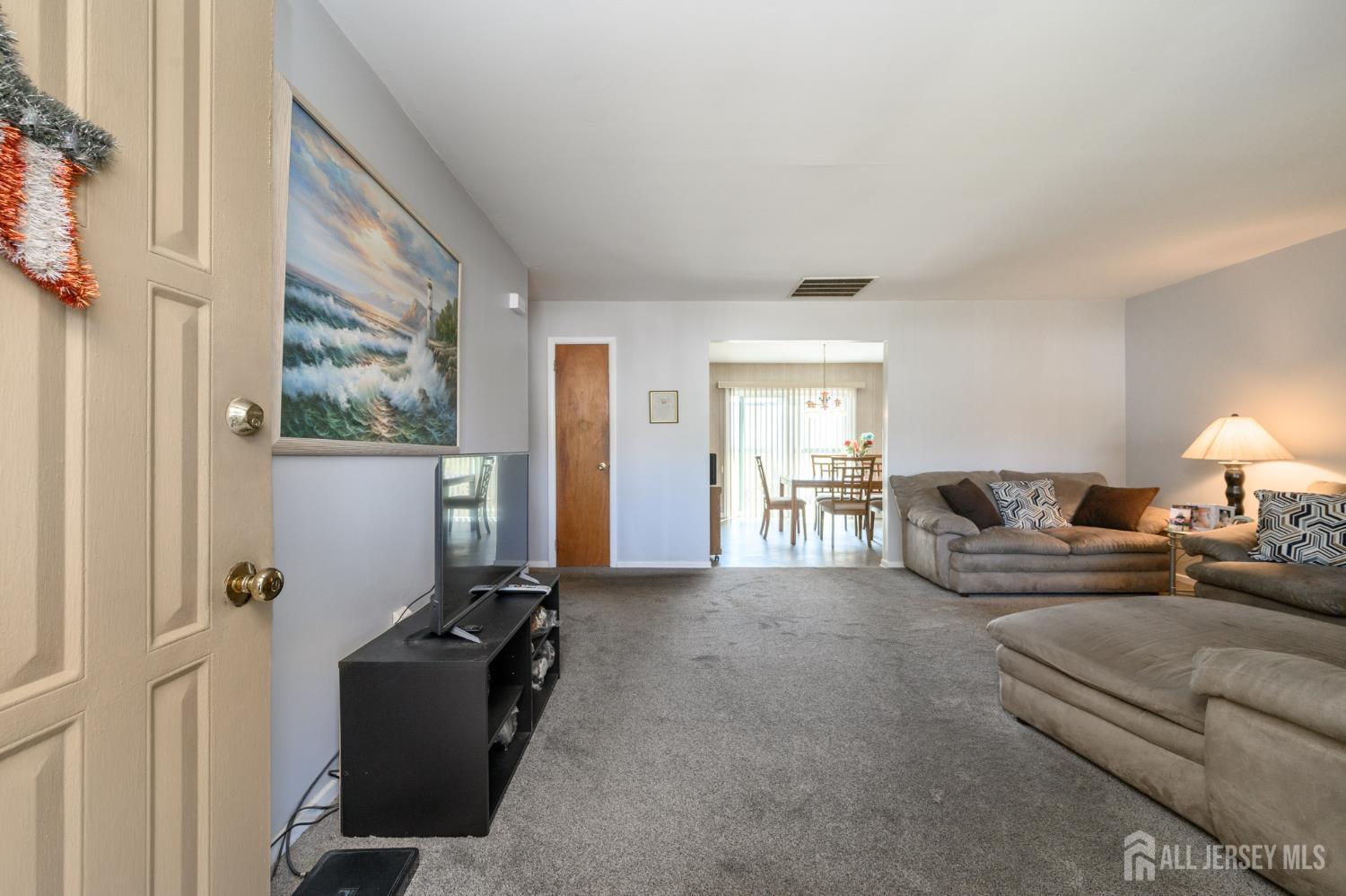 5 Evergreen Place Howell, NJ 07731 - Photo 3 of 31
