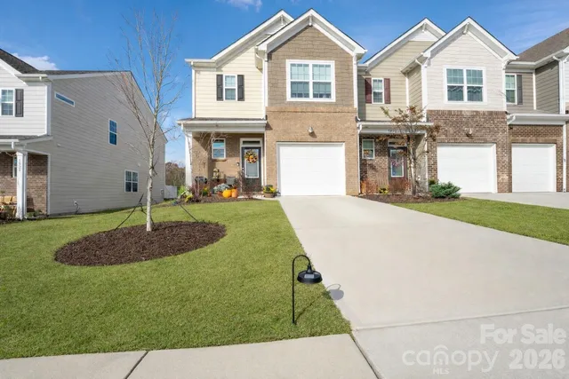 $379,000 | 5024 Moss Pine Way, Tega Cay, SC 29708