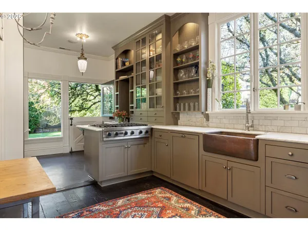 $2,195,000 | 806 Southwest Davenport Street, Portland, OR 97201